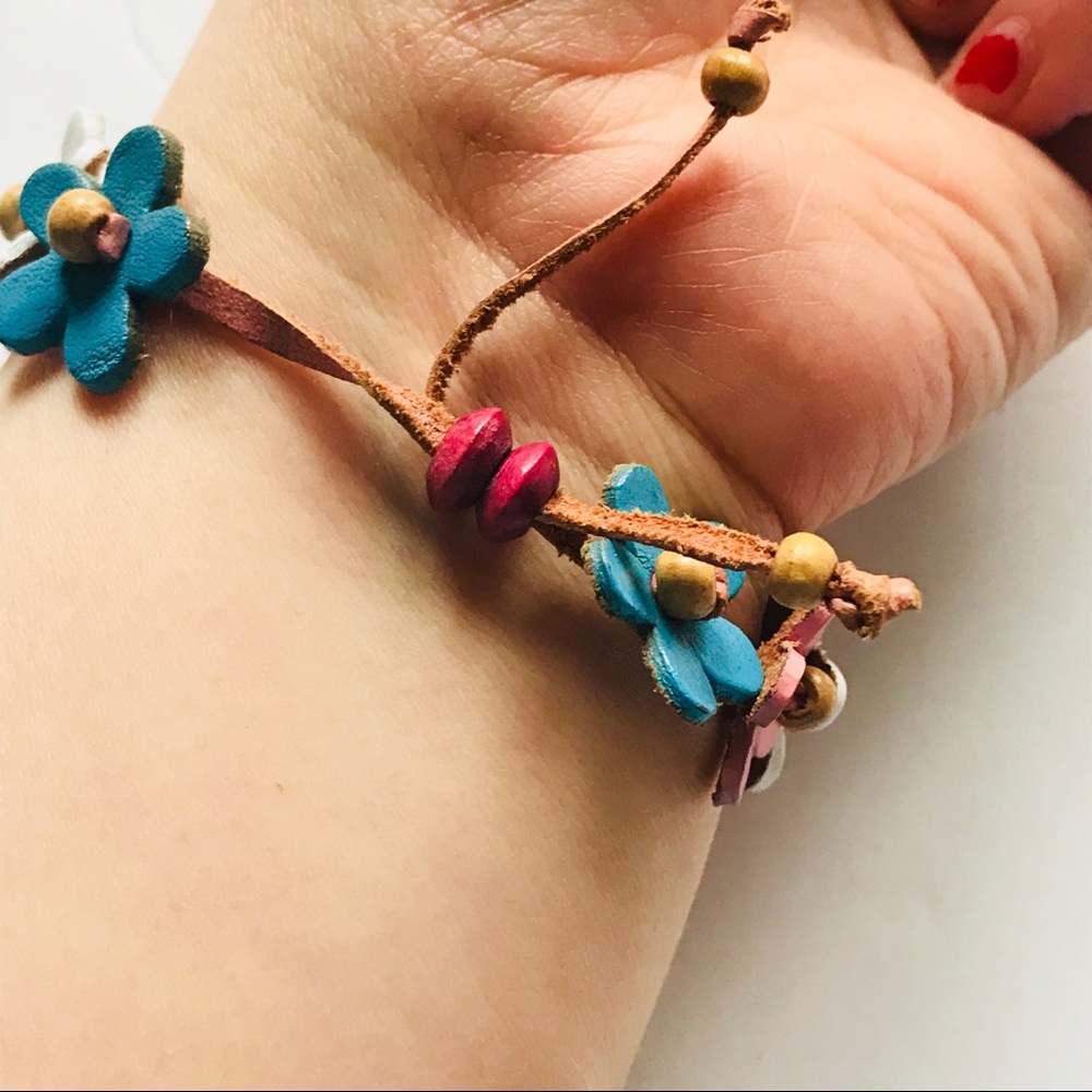 Adjustable flower bracelet - Picture 4 of 8